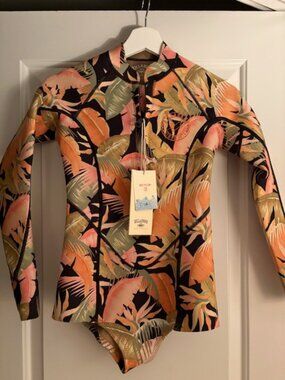 Women's Billabong wetsuit size 4 Nwt